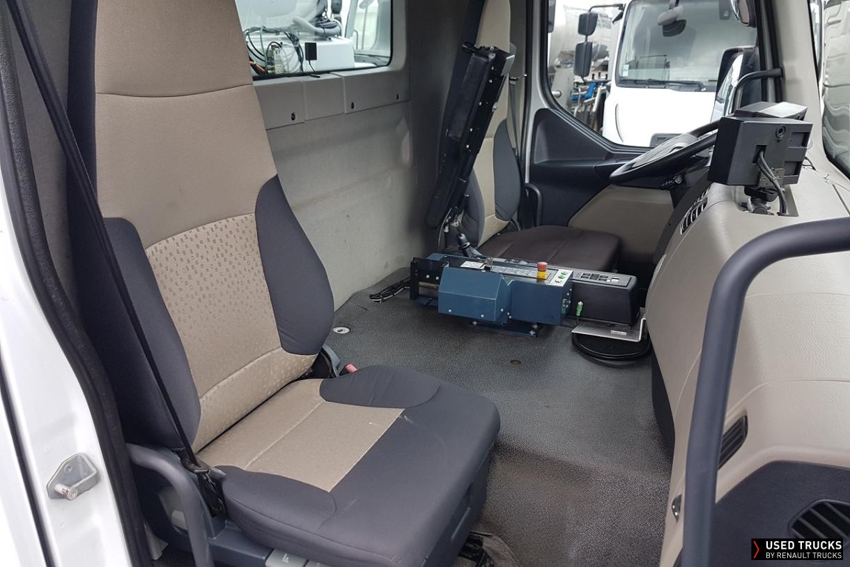 Renault Trucks Premium Distribution 340
