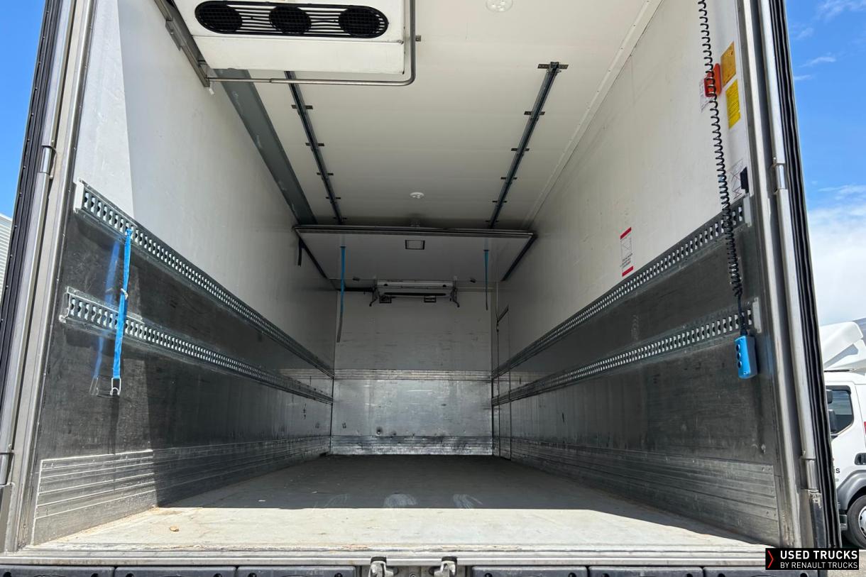 Renault Trucks D Wide 320