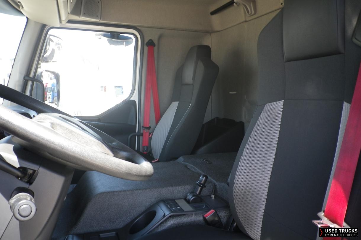 Renault Trucks D Wide 320
