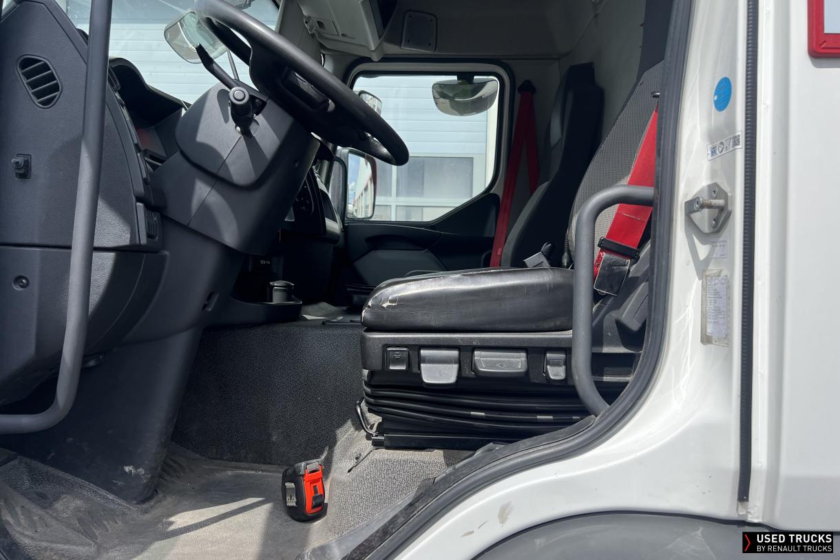 Renault Trucks D Wide 320