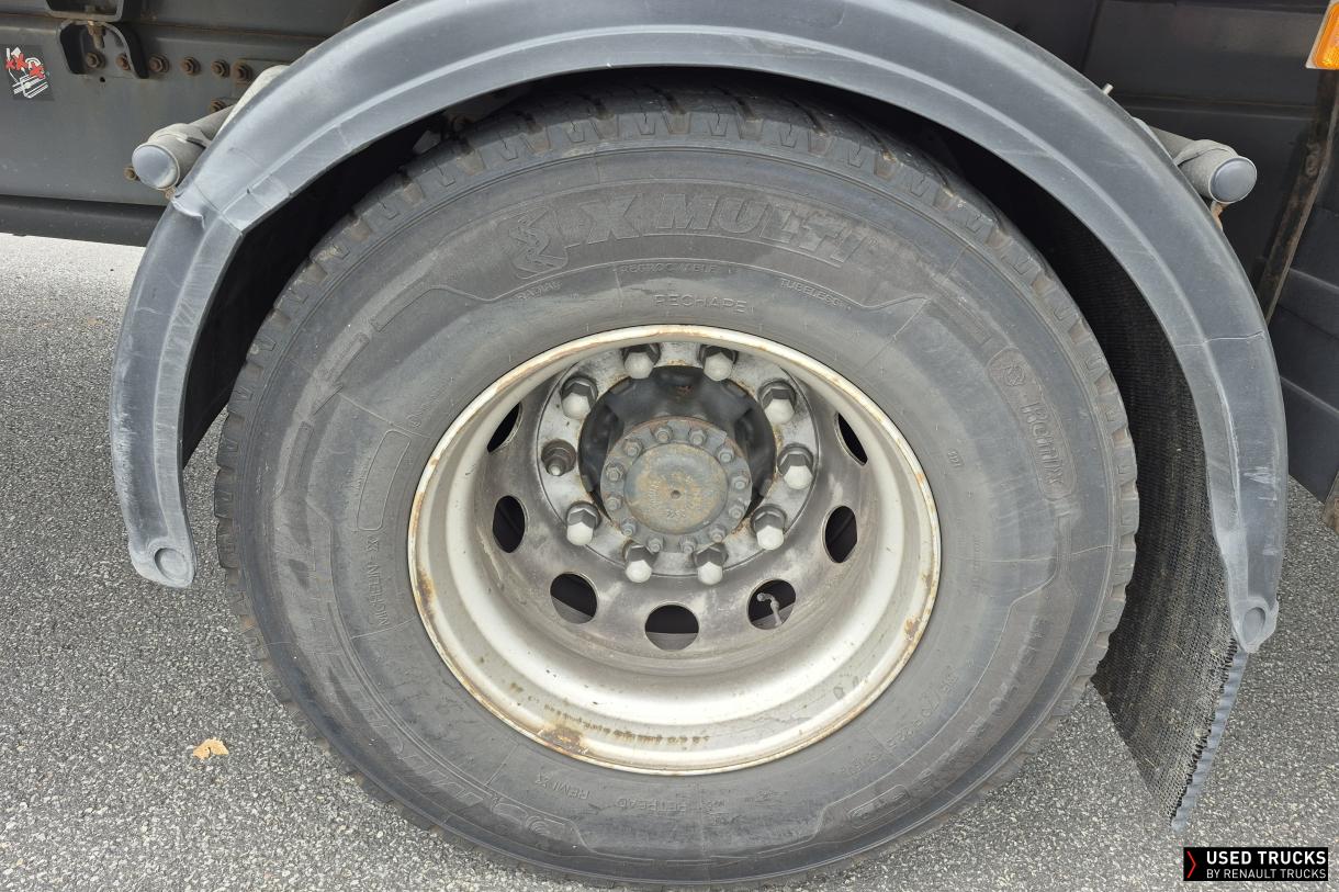 Renault Trucks D Wide 320