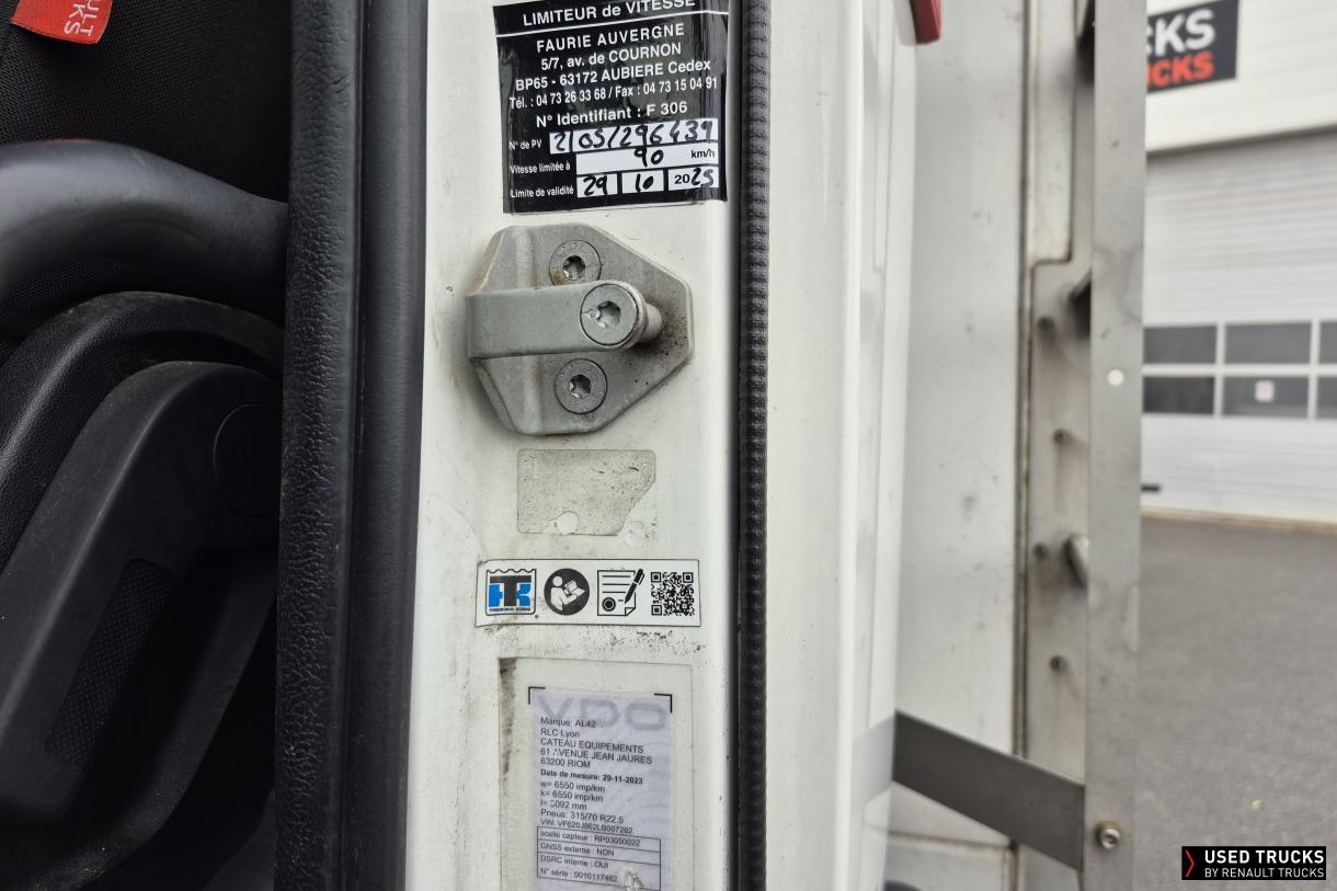 Renault Trucks D Wide 320