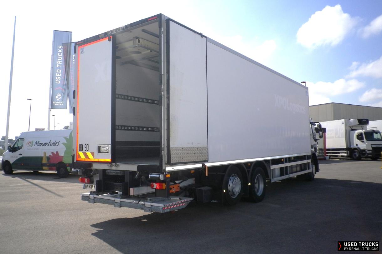 Renault Trucks D Wide 320