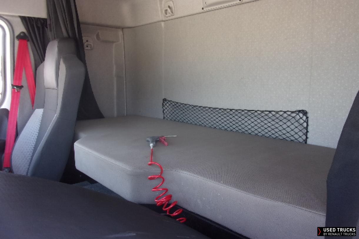 Renault Trucks D Wide 320