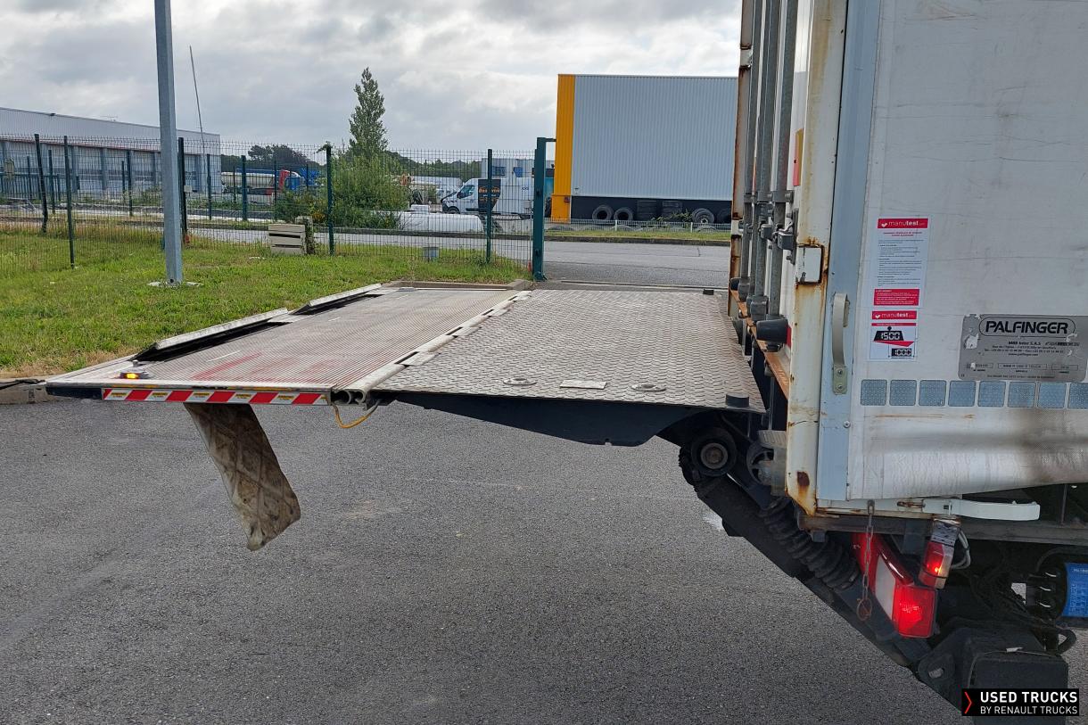 Renault Trucks D Wide 320